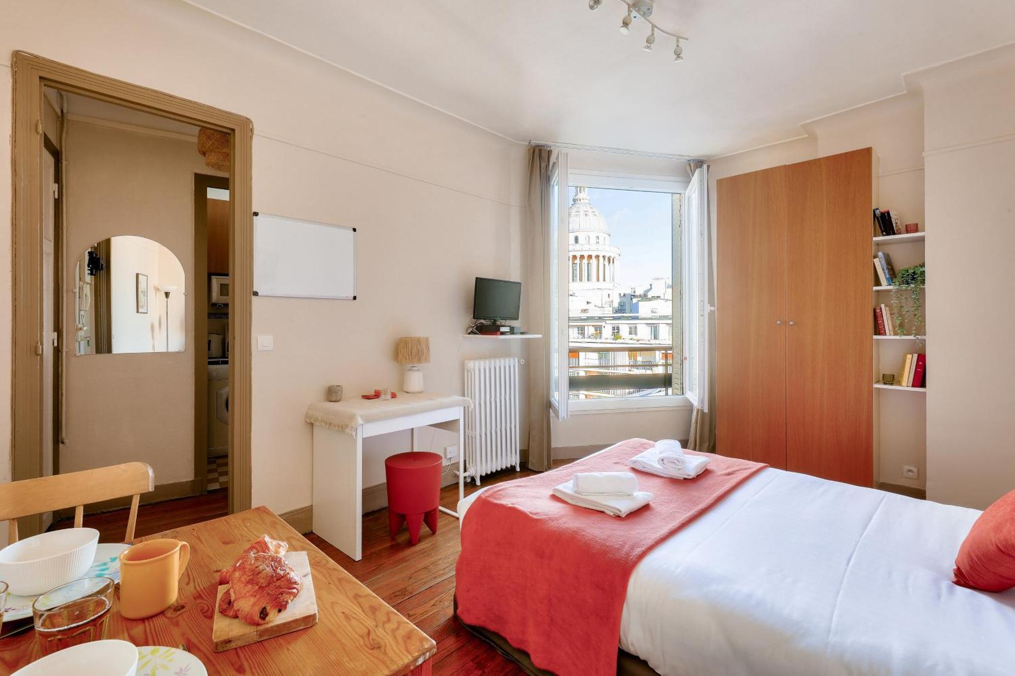 Quiet & Bright Studio-prime Loc-pantheon 05 Apartment