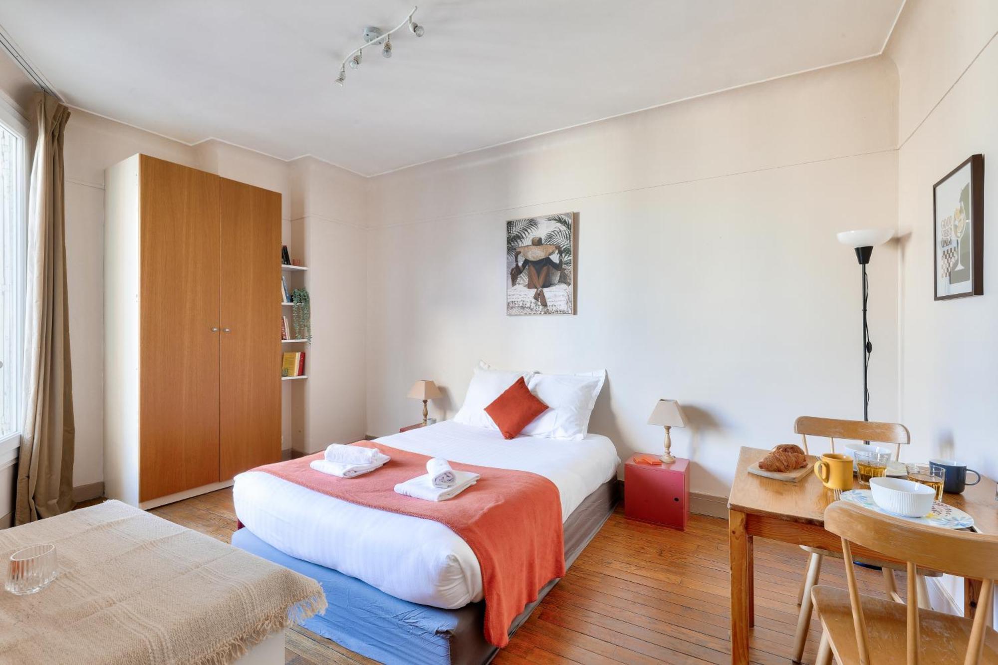 Apartment Quiet & Bright Studio-prime Loc-pantheon 05 Paris